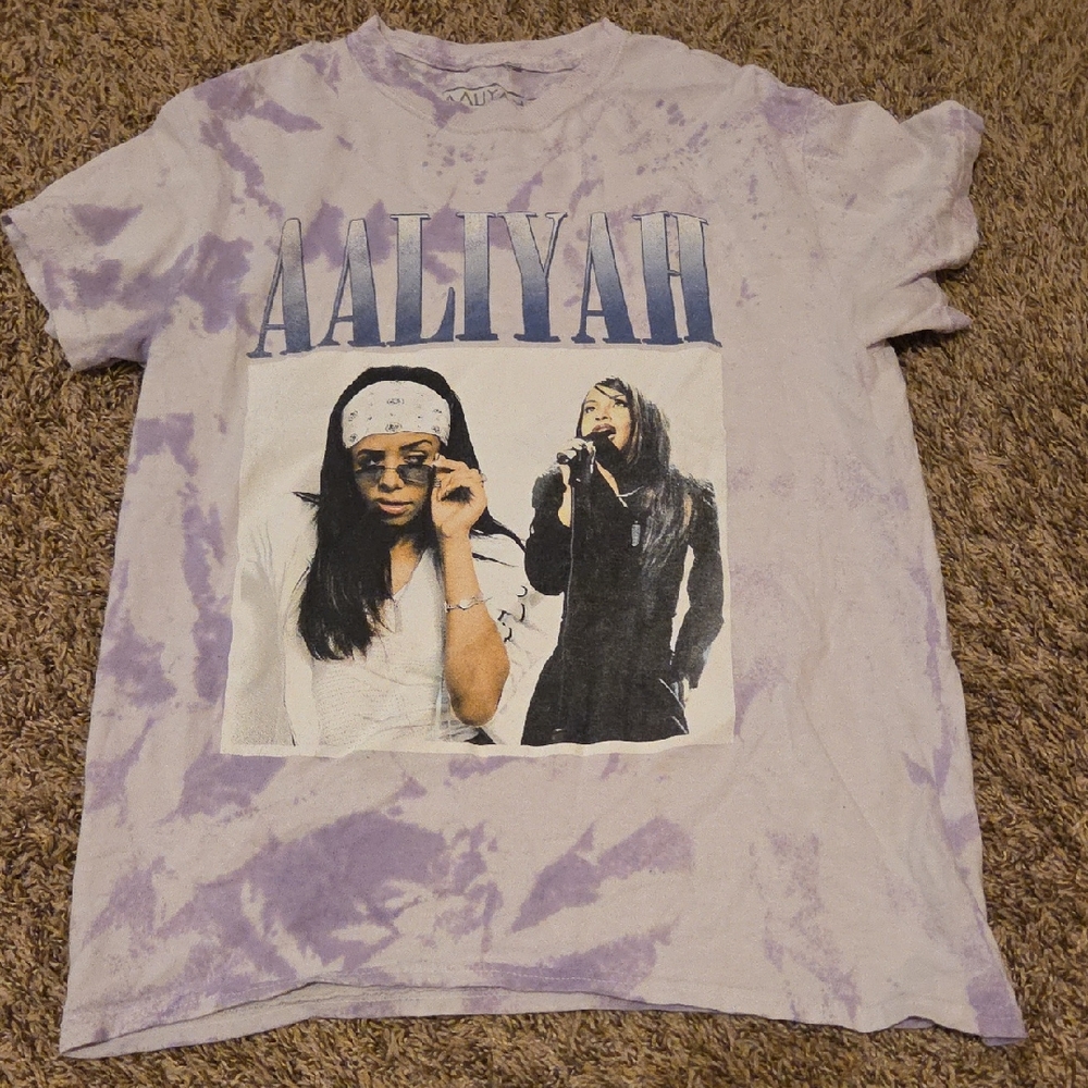Aaliyah Womens Graphic Shirt